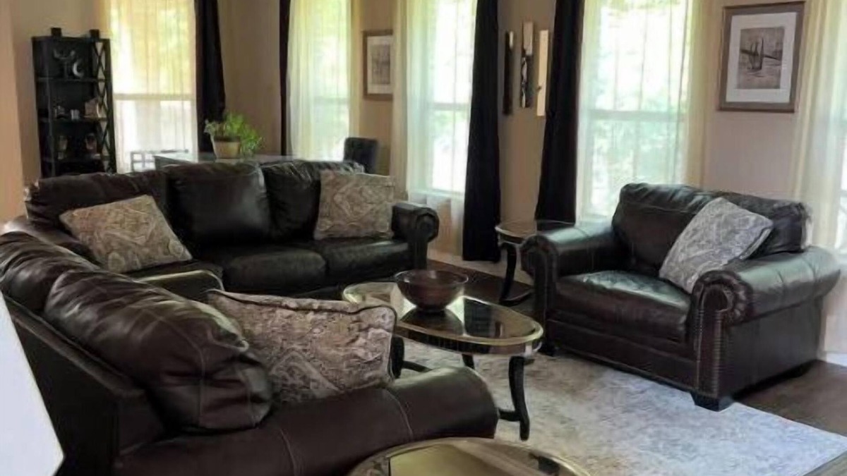 DeSoto House | Luxury Peaceful 4Bedroom House