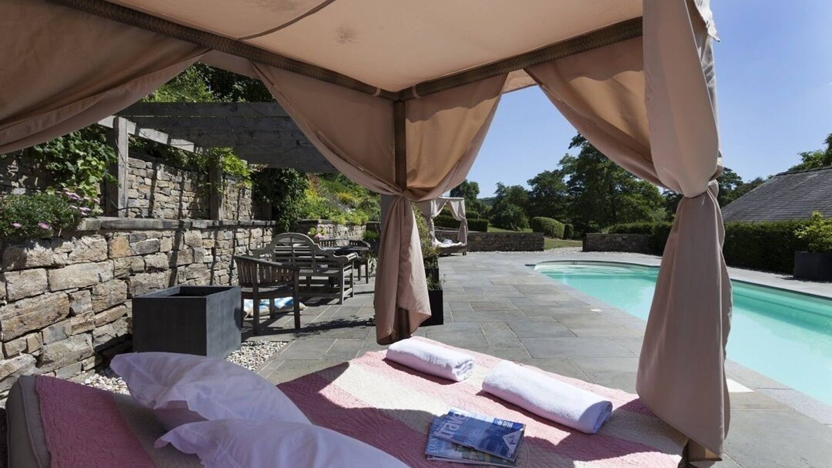 Fenny Bentley Cottage | Luxury Peak District Cottage in 5 acres, Private Pool, 2 miles from Ashbourne