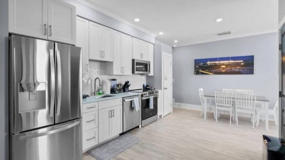 Kingman Park Apartment | Luxury Penthouse Condo+Rooftop+Private Parking+3BD