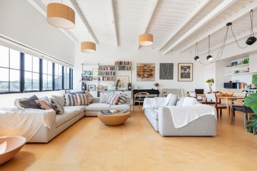 Upper Clapton Apartment | Luxury Penthouse Loft in Art-Deco Warehouse Conversion