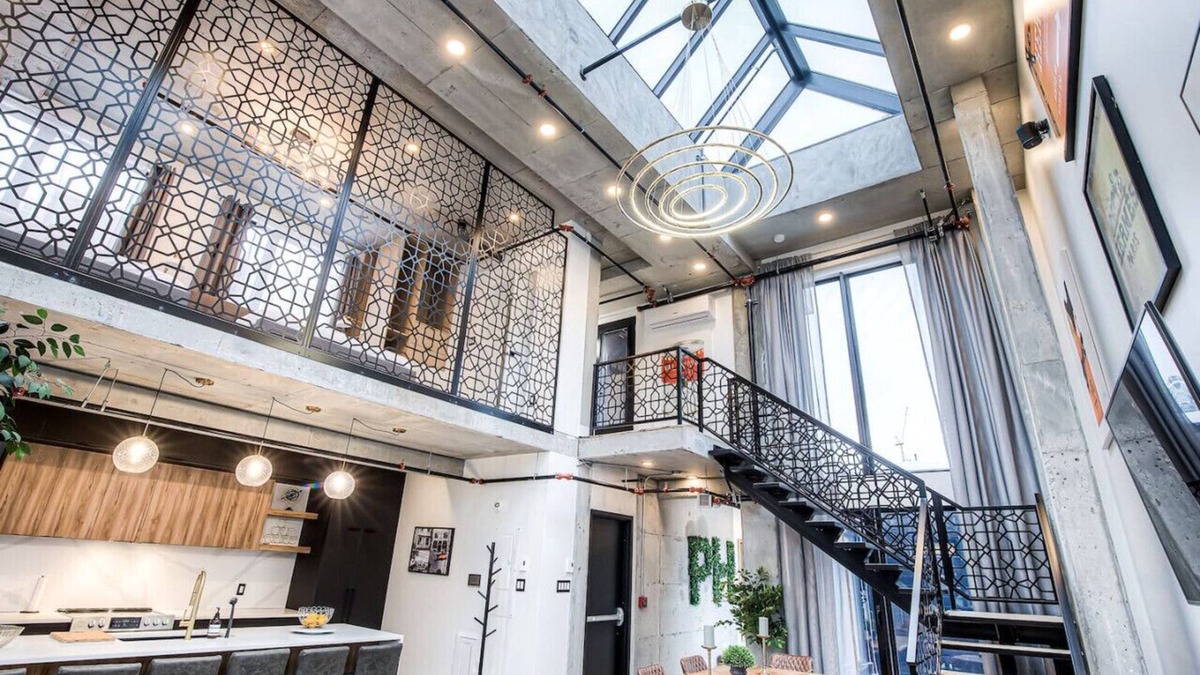 International District Apartment | Luxury Penthouse Private Rooftop Old MTL
