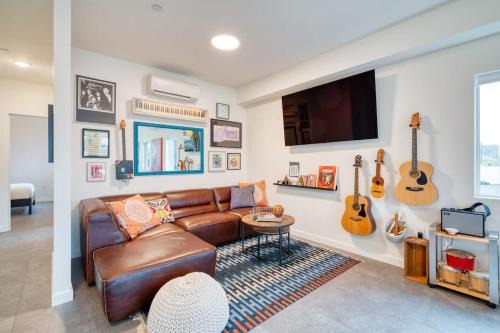 Hosford-Abernethy House | Luxury Penthouse - Rooftop Deck - 3BR - AC