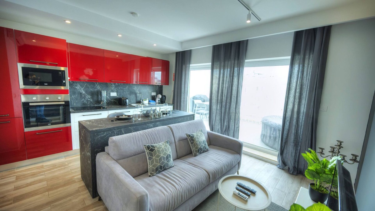 Gzira Apartment | Luxury penthouse with sun terrace & jacuzzi RJOR1-1