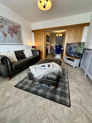 Bowness-on-Windermere House | Luxury Pet Friendly 3 Bedroom Home with Copper Bath