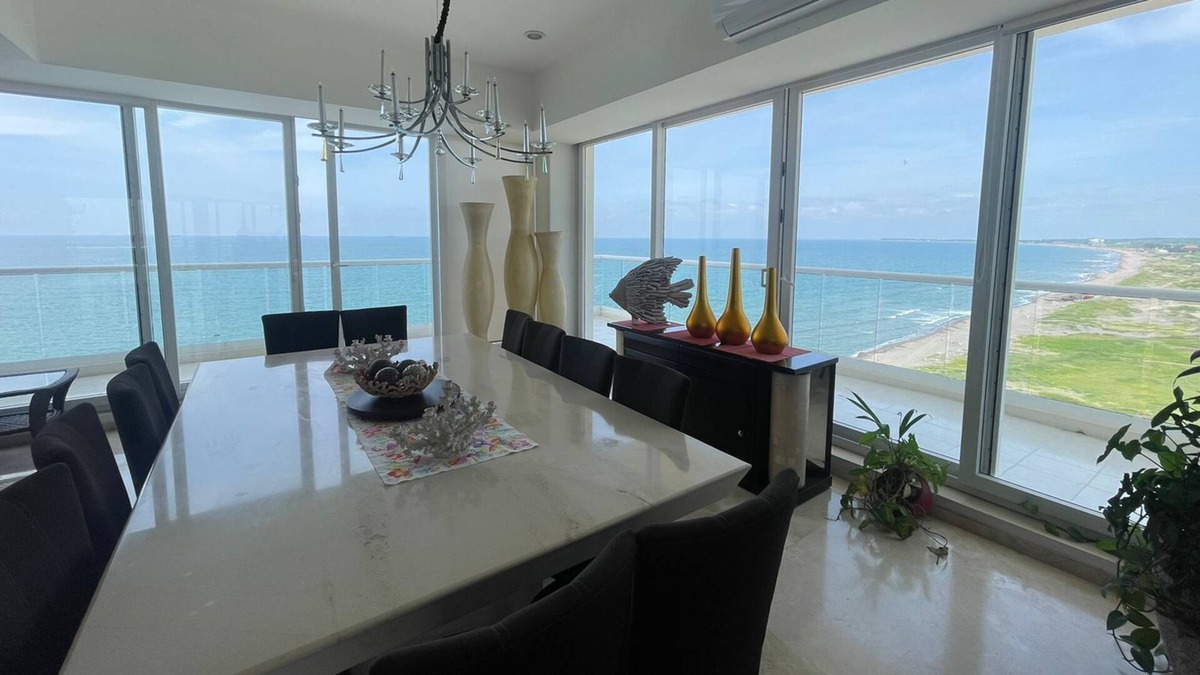 Alvarado Apartment | Luxury PH in front of the Sea