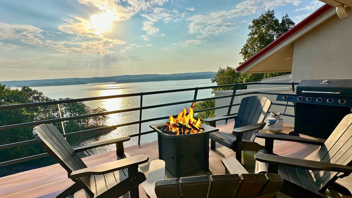 Counce House | Luxury Pickwick Lake front Villa 9 w/views & boatslip-5 mins to Aqua