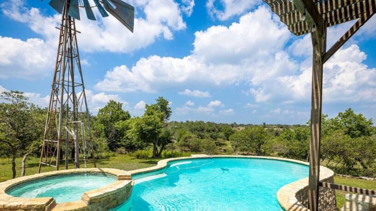 Fredericksburg House | Luxury Pool, Hot Tub, Fire Pit & Scenic Walks