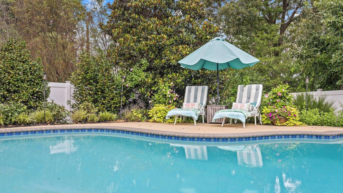 Cape Saint Claire Apartment | Luxury Pool Loft sleeps 4
