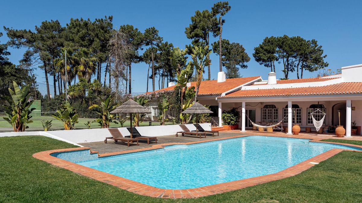 Verdizela Villa | Luxury Portuguese villa with pool, sauna & tennis close to Fonte de Telha beach