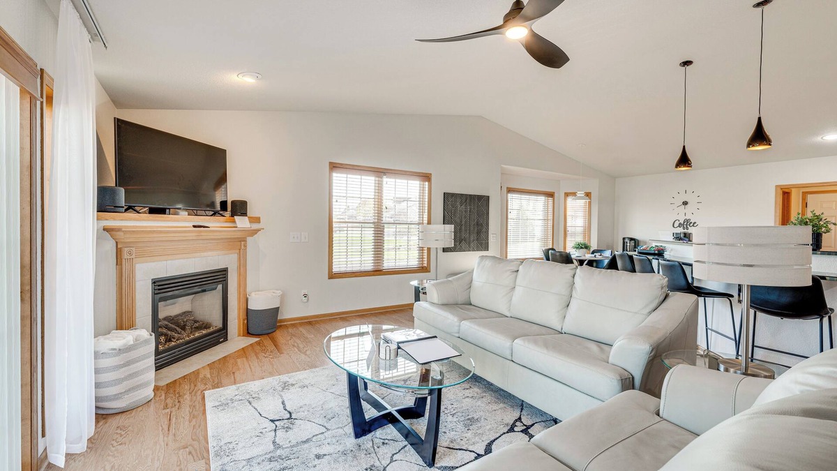 Sun Prairie Condo | Luxury 'Prairie Retreat': 5 Min from Madison!