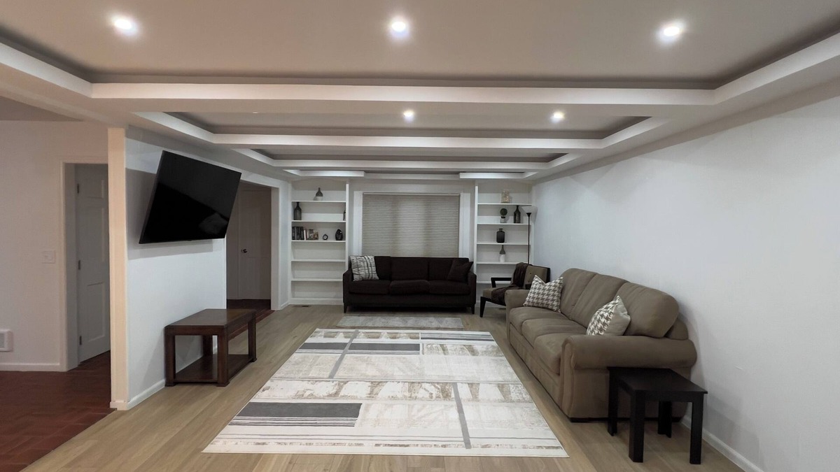 Overland Park House | Luxury Premium Beds Near Johnson County Community College, Overland Park