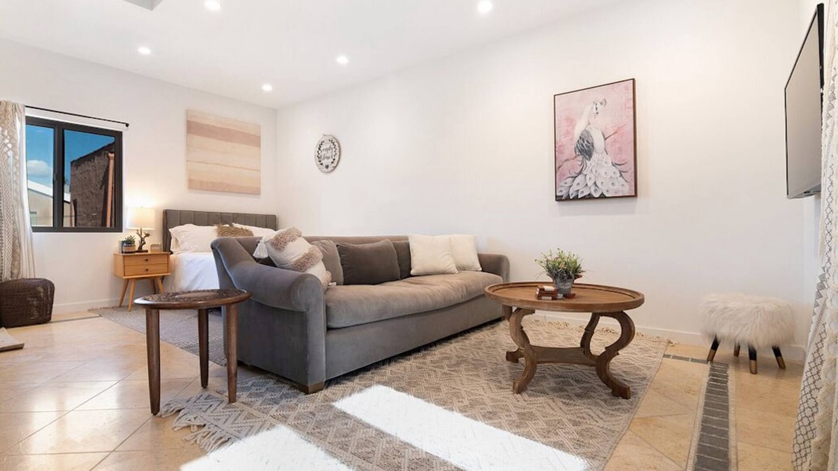 Pico - Robertson Apartment | LUXURY PRIME Beverly Hills UPPER private Unit