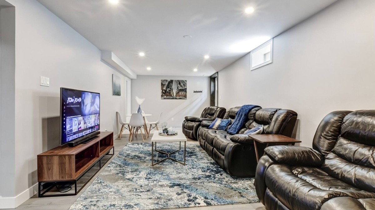 Highland House | Luxury & private 3 bed unit*kitchen*wifi*park*mall