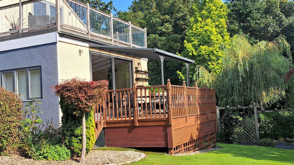 Manley House | Luxury Private Annexe & Hot Tub Set Within Gardens With Summer House
