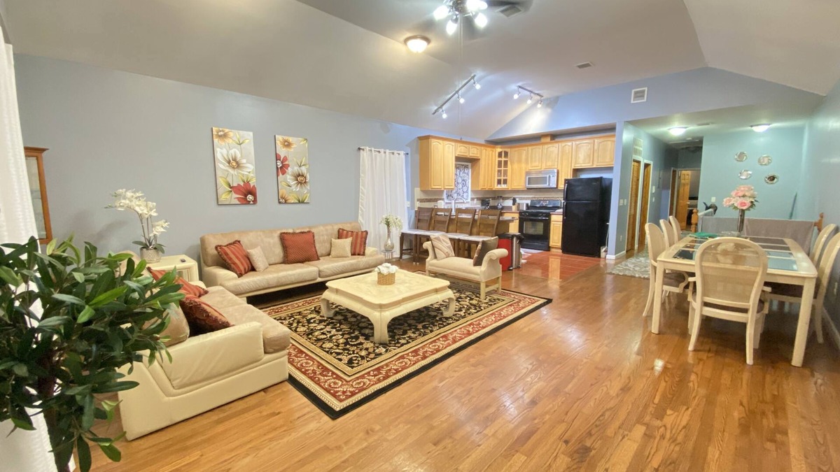 West Side Apartment | Luxury private apt/free wifi/Prkng/Close to NYC
