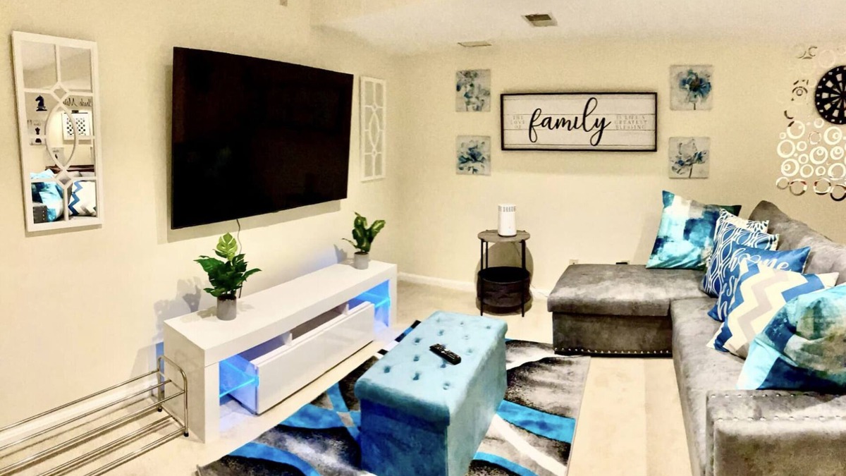 Lake Arbor House | Luxury private basement “King & Queen” bedrooms, near Stadium,DC & Metro at MD