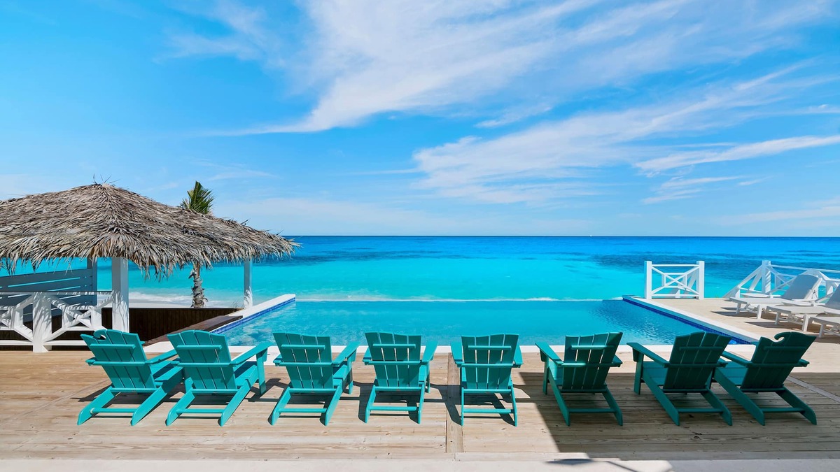 Farmer's Hill Villa | Luxury Private Beachfront Villa w/Infinity Pool in The Bahamas for 14 people