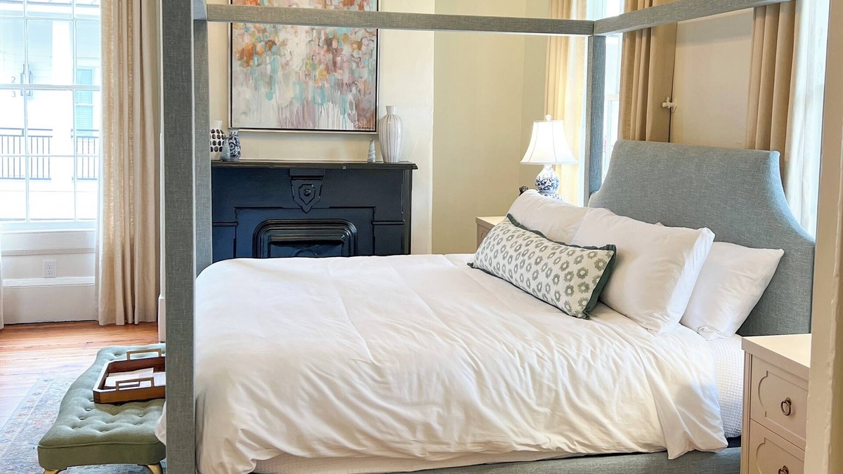 Athens Hotel | Luxury Private Suite in Boutique Historic Inn The Athenian- Downtown Location