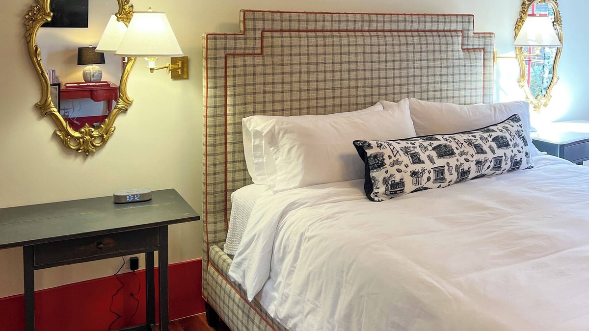 Athens Hotel | Luxury Private Suite in Boutique Historic Inn The Athenian- Downtown Location