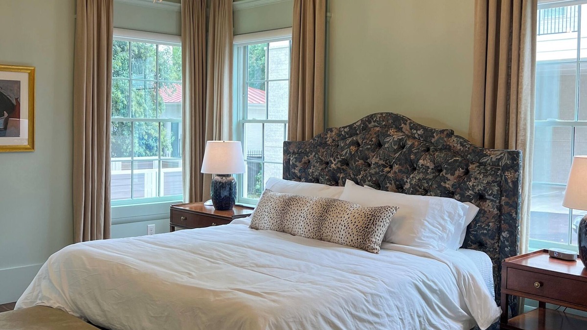 Athens Hotel | Luxury Private Suite in Boutique Historic Inn, The Athenian- Downtown Location