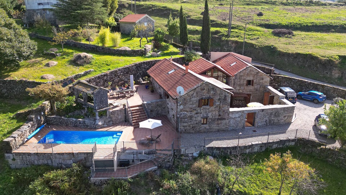 Covelo Villa | Luxury Private Villa + Pool in Quiet Rural Valley - 20% Discount week 23rd Aug