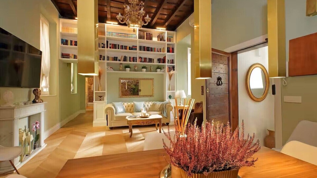 Rione IX Pigna House | Luxury, Quiet, 3 Bdr Home near Pantheon, Heart of Rome "Le Colonne"