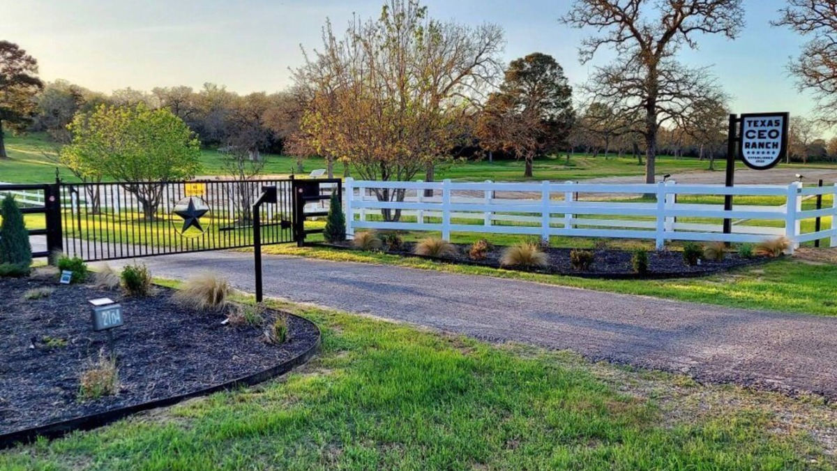Smithville Resort | Luxury Ranch Retreat with Pool, Hike & Bike Trails & Golf-Close to COTA & Austin