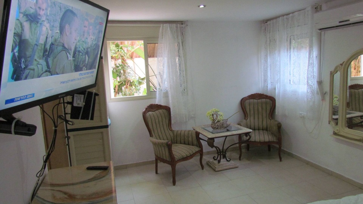 Ra'ananna Apartment | Luxury Rannana ground apartment with large garden