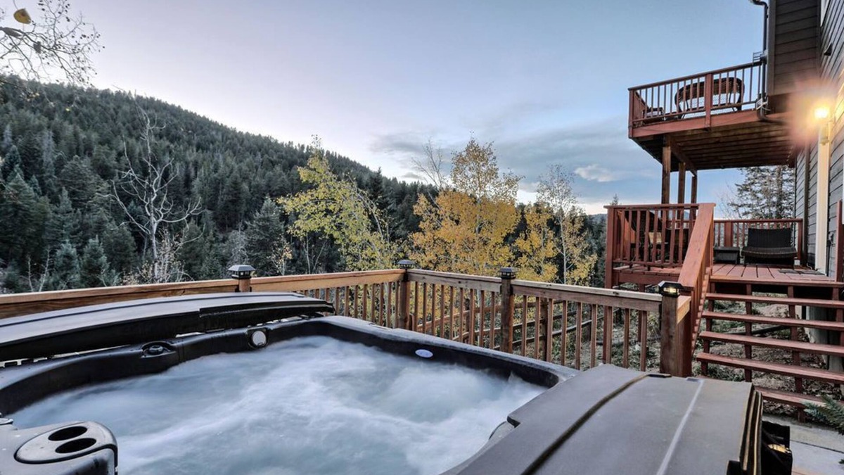 Morrison House | Luxury Red Rocks Hot tub I Great Mountain View