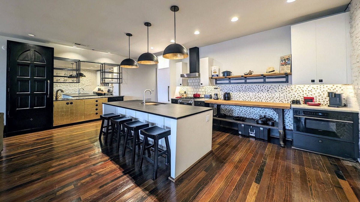 Helena Apartment | Luxury Rental in Historic Helena. Private Balcony & Parking. Near Clarksdale!