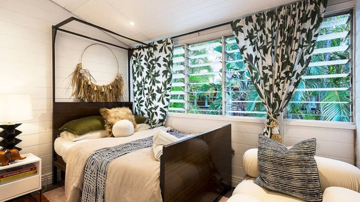 Clayfield House | Luxury Residence Heated Magnesium Pool+Parking