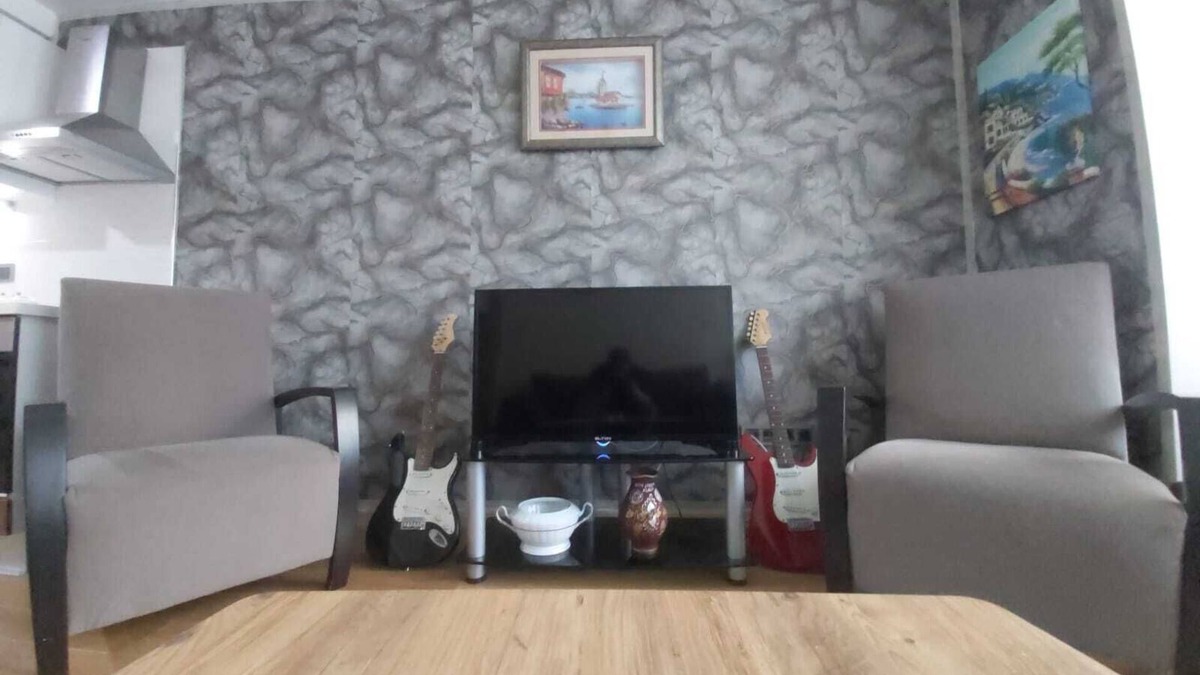 Kadikoy Apartment | luxury residence in istanbul!--5 min from the metrobus, have pool, sauna n more!
