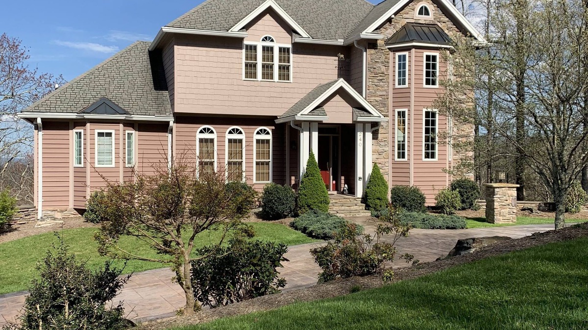 Boone House | Luxury Resort Home in the Yonahlossee Saddle Club, Spectacular Views, Hot Tub