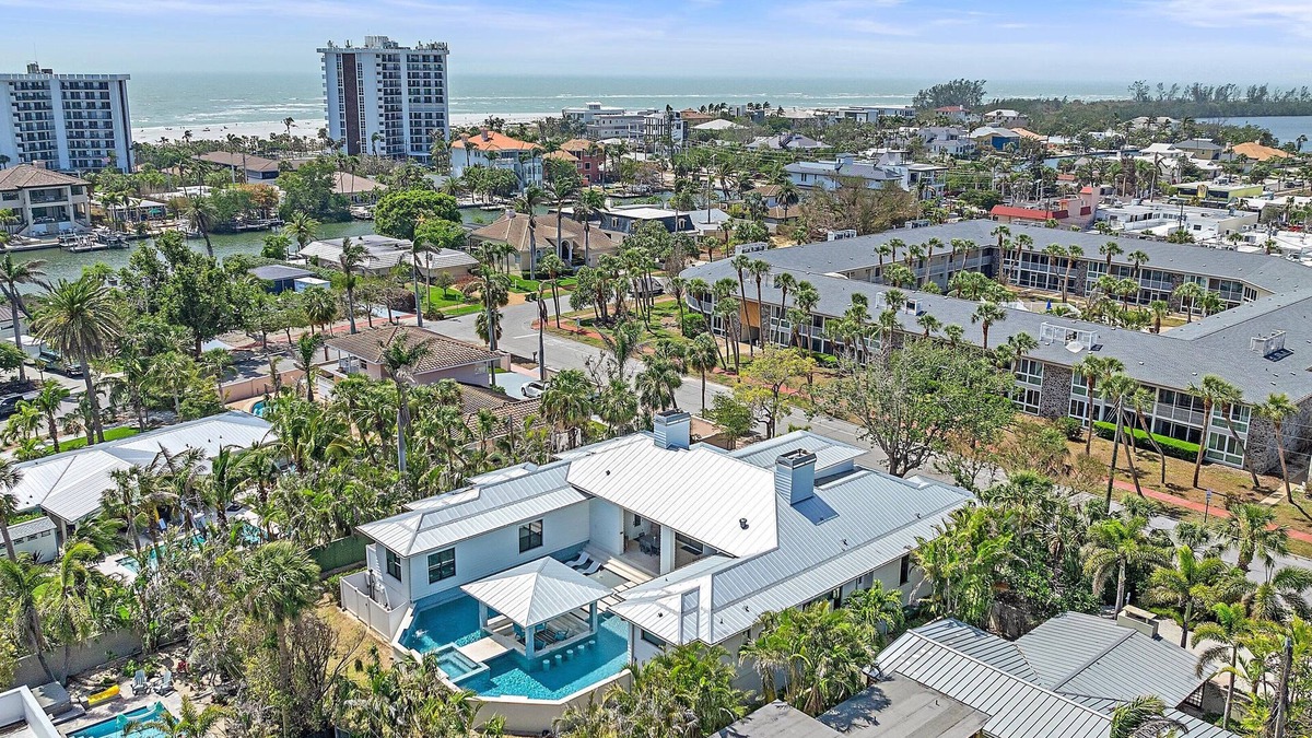 Saint Armands Key House | Luxury Resort-Like Home at St. Armands Circle and Lido Key Beach