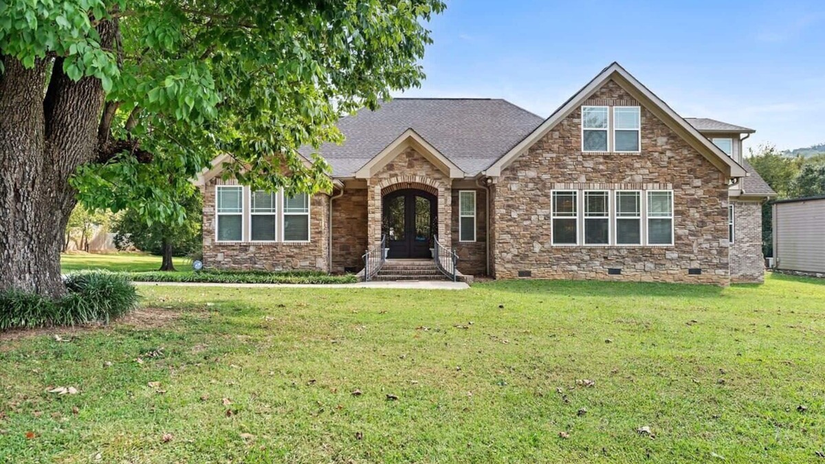 Red Bank House | Luxury Retreat in Red Bank, TN!