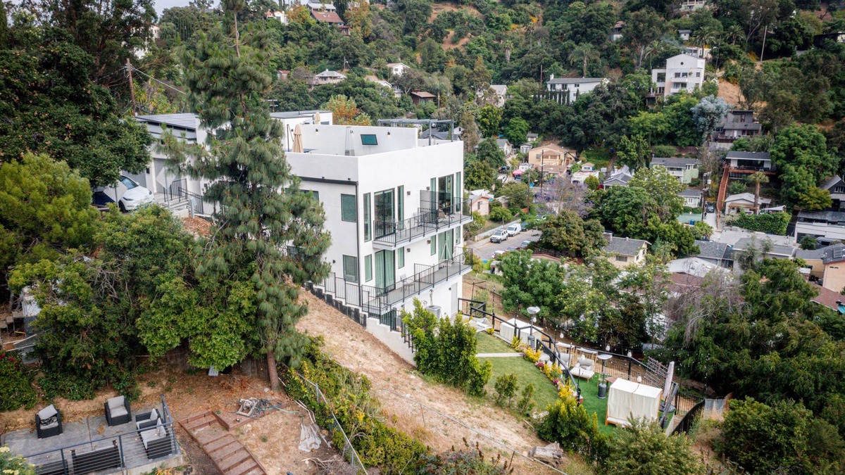 Silver Lake House | Luxury retreat in the hills with rooftop deck