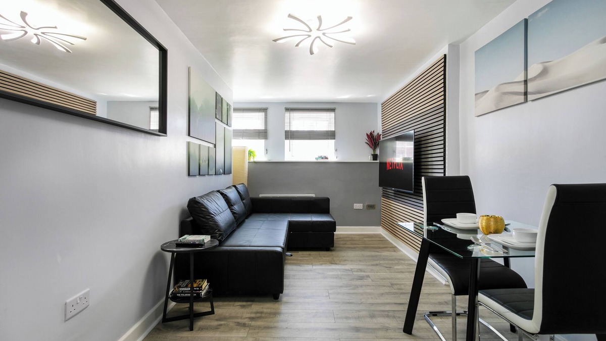 Leicester City Centre Apartment | Luxury Retreat in the Heart of Leicester City Centre - Sleeps up to 4 - Parking