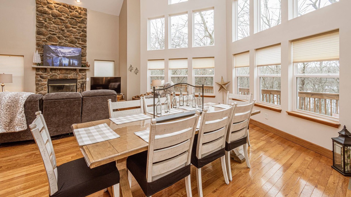 Rowland House | Luxury Retreat near lake, beach, skiing, game room