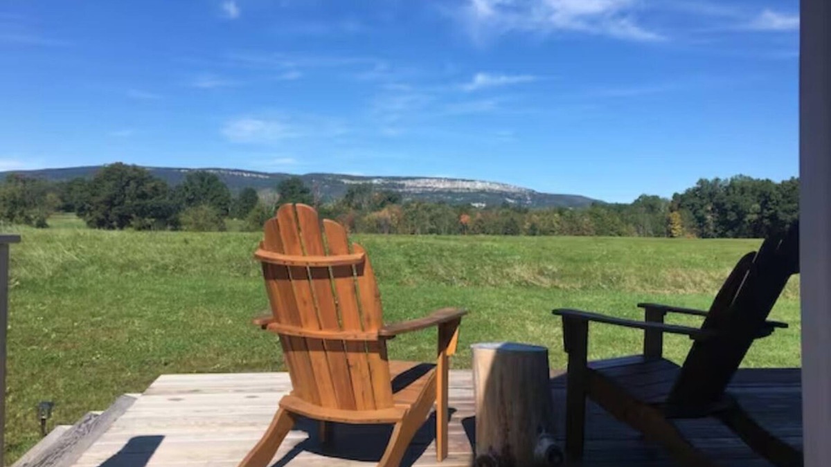 Gardiner Cabin | Luxury retreat w/private deck, garden, firepit on organic farm