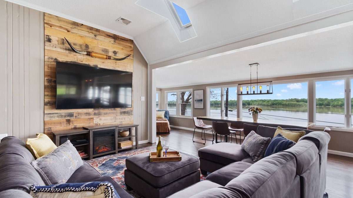 Salunga Cottage | Luxury River Front Cottage With Hot Tub & Spectacular Views