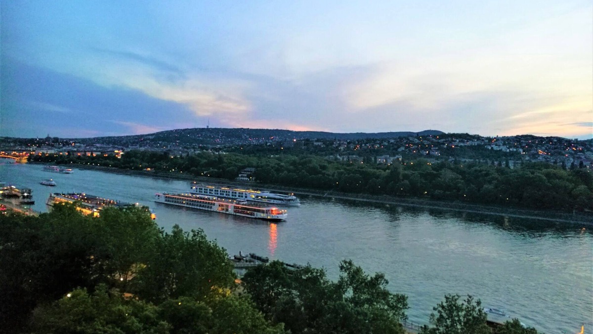 Ujlipotvaros Apartment | Luxury river view in the heart of the city