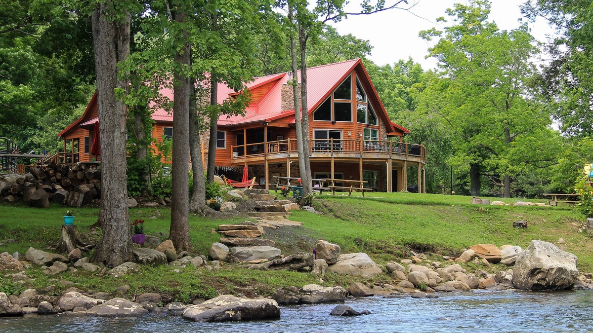 Friendsville Cabin | Luxury Riverfront Lodge sleeps 25 w/Heated Pool, Great for Family Reunions