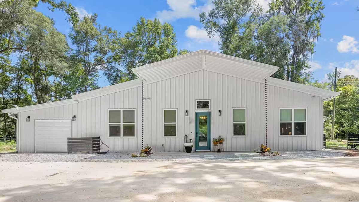 High Springs House | Luxury Riverfront Barndominium!