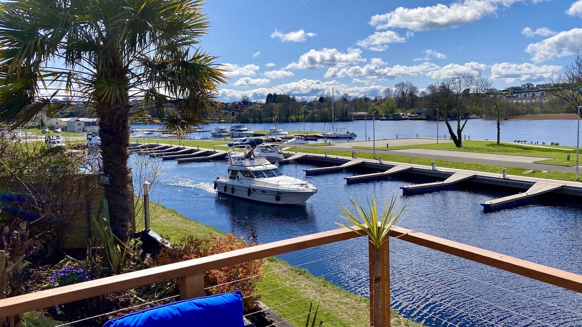 Ballina House | Luxury Riverside Holiday Home in stunning Ballina/Killaloe - The Derg House