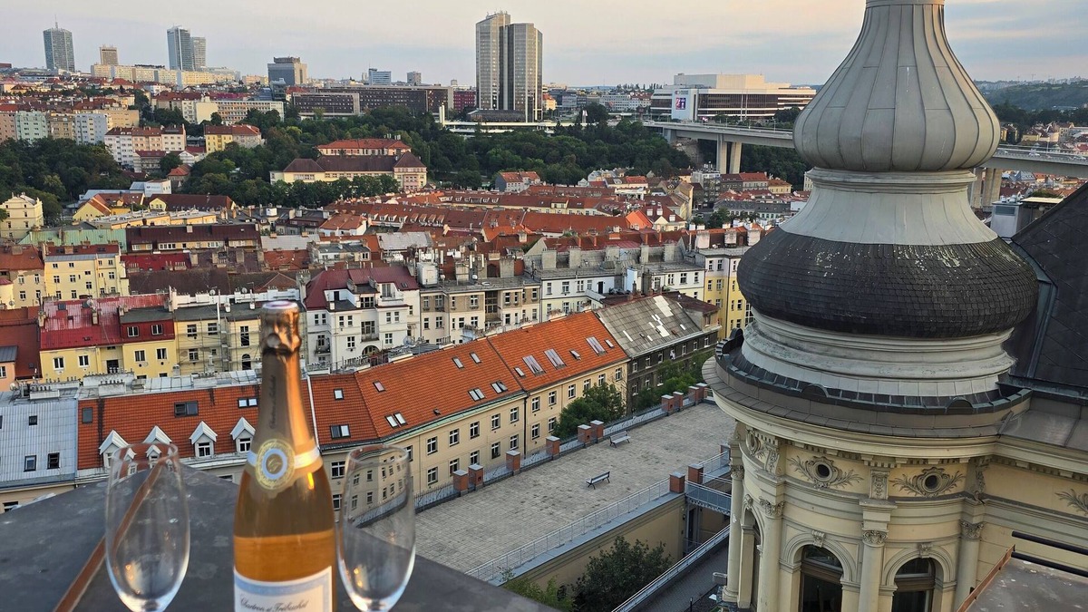 Prague 2 Apartment | Luxury rooftop apartment with fantastic views! 3-Bedrooms, central Prague