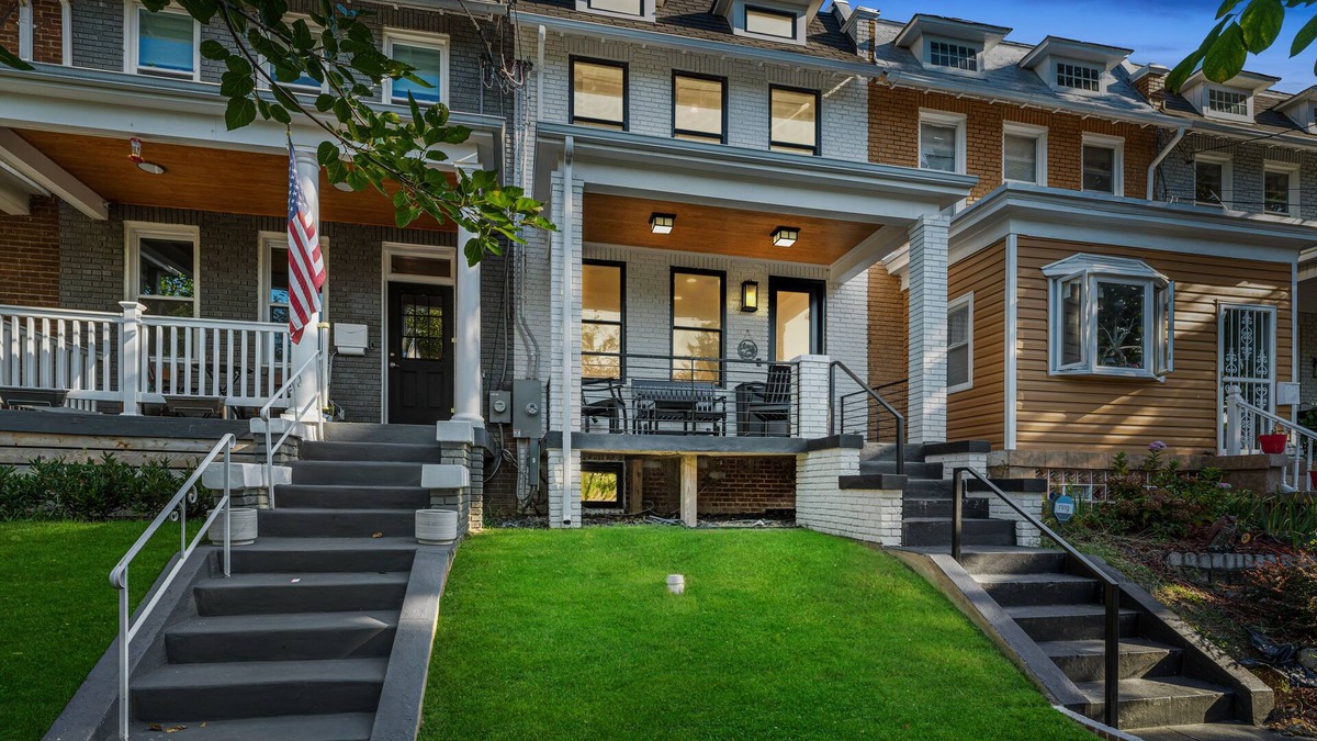 16th Street Heights House | Luxury rowhouse w/parking - centrally located