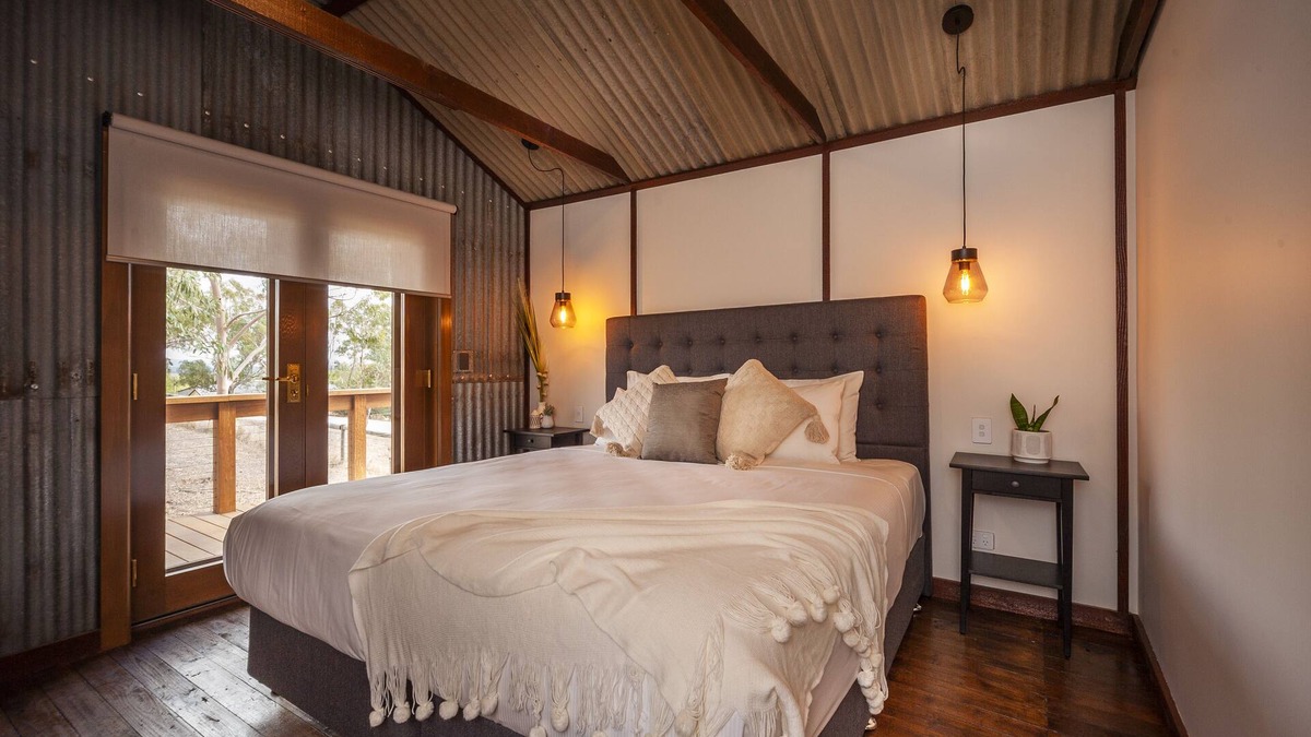 Angaston House | Luxury rustic accommodation