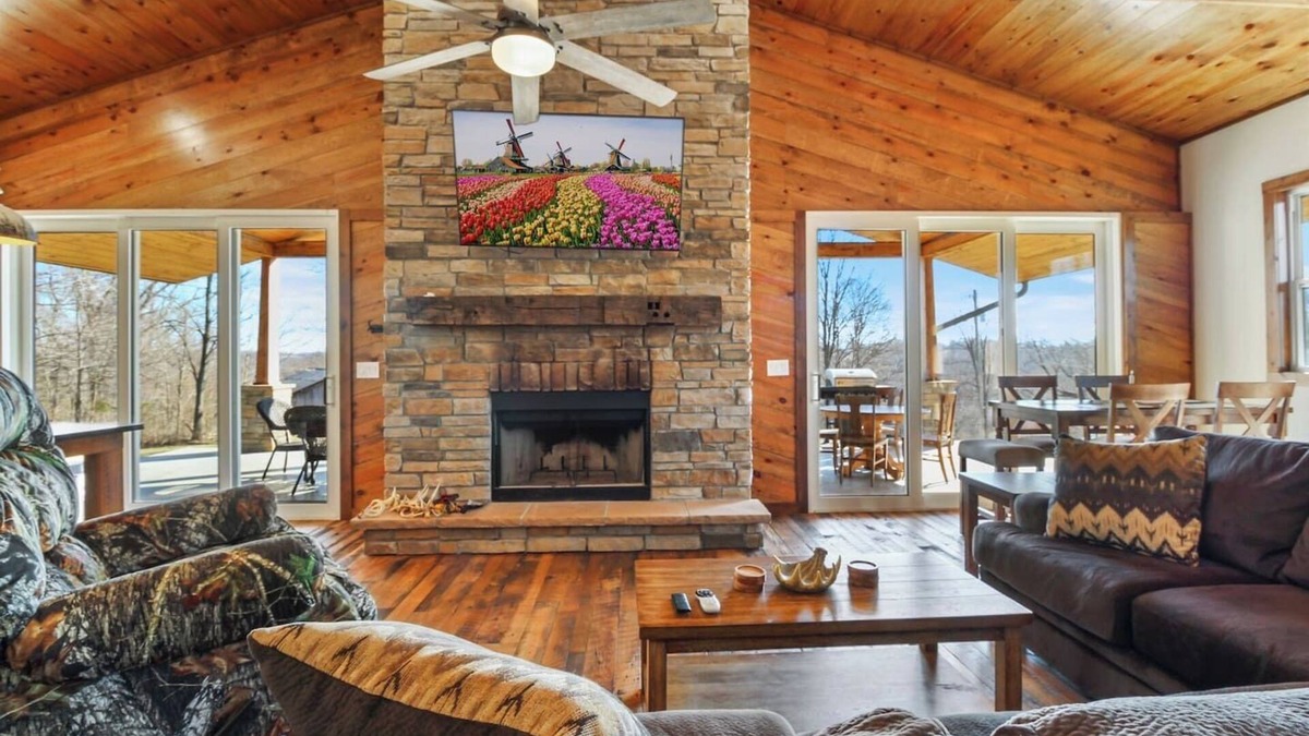 Hudson Cabin | Luxury Rustic Cabin! Over 160 Acres w/trails