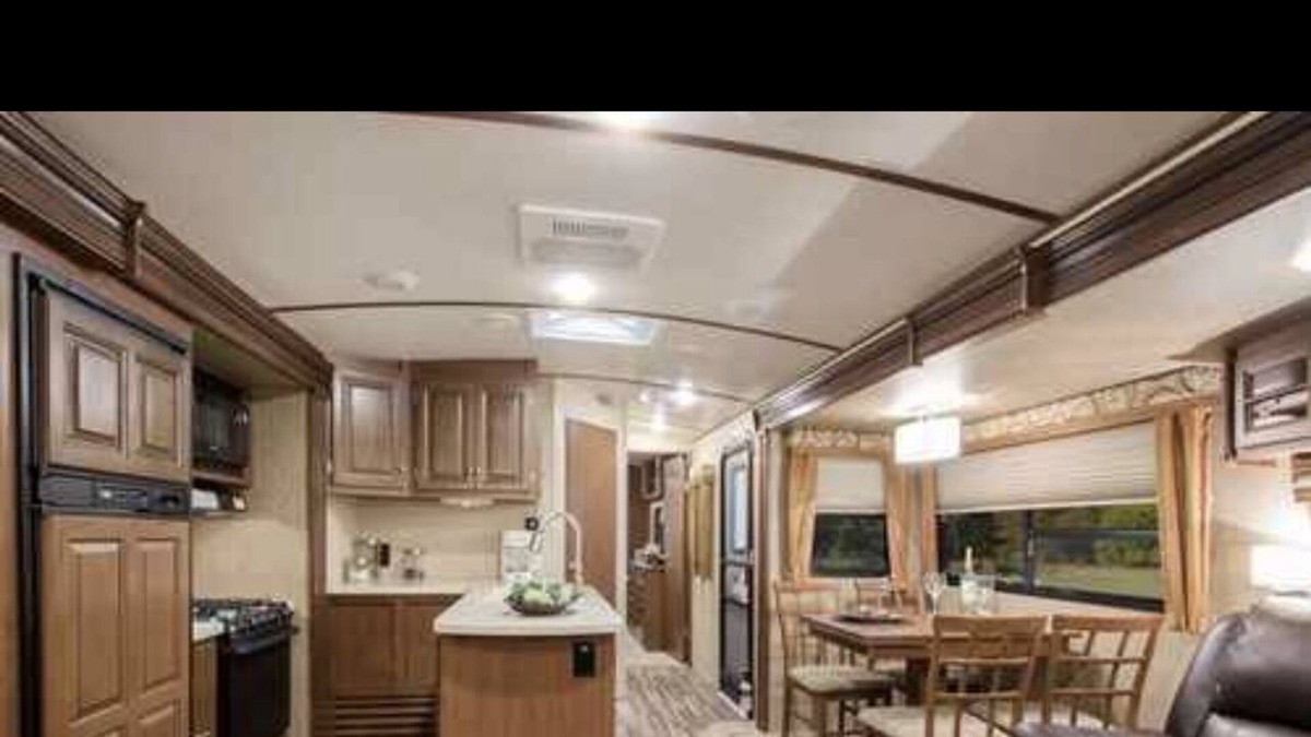 Keswick House | Luxury RV On Lake Simcoe in Keswick south