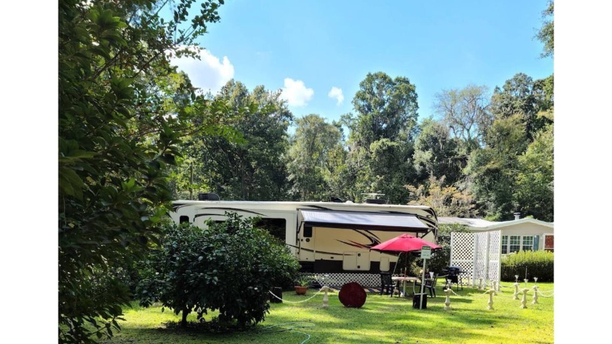 Fort White House | Luxury RV on private lot. Peaceful and charming.